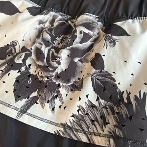 Lululemon FLORAL active Gym Skort Black and White LIKE NEW 4 pockets!!